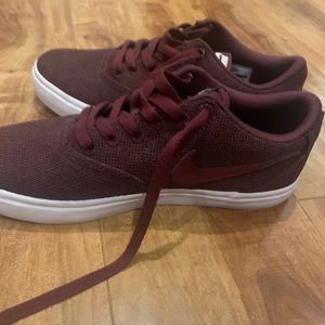 Nike Canvas Sneakers